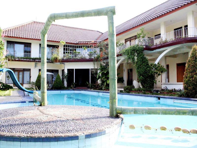 Zen Rooms Gubeng Kertajaya Surabaya Bagian luar foto