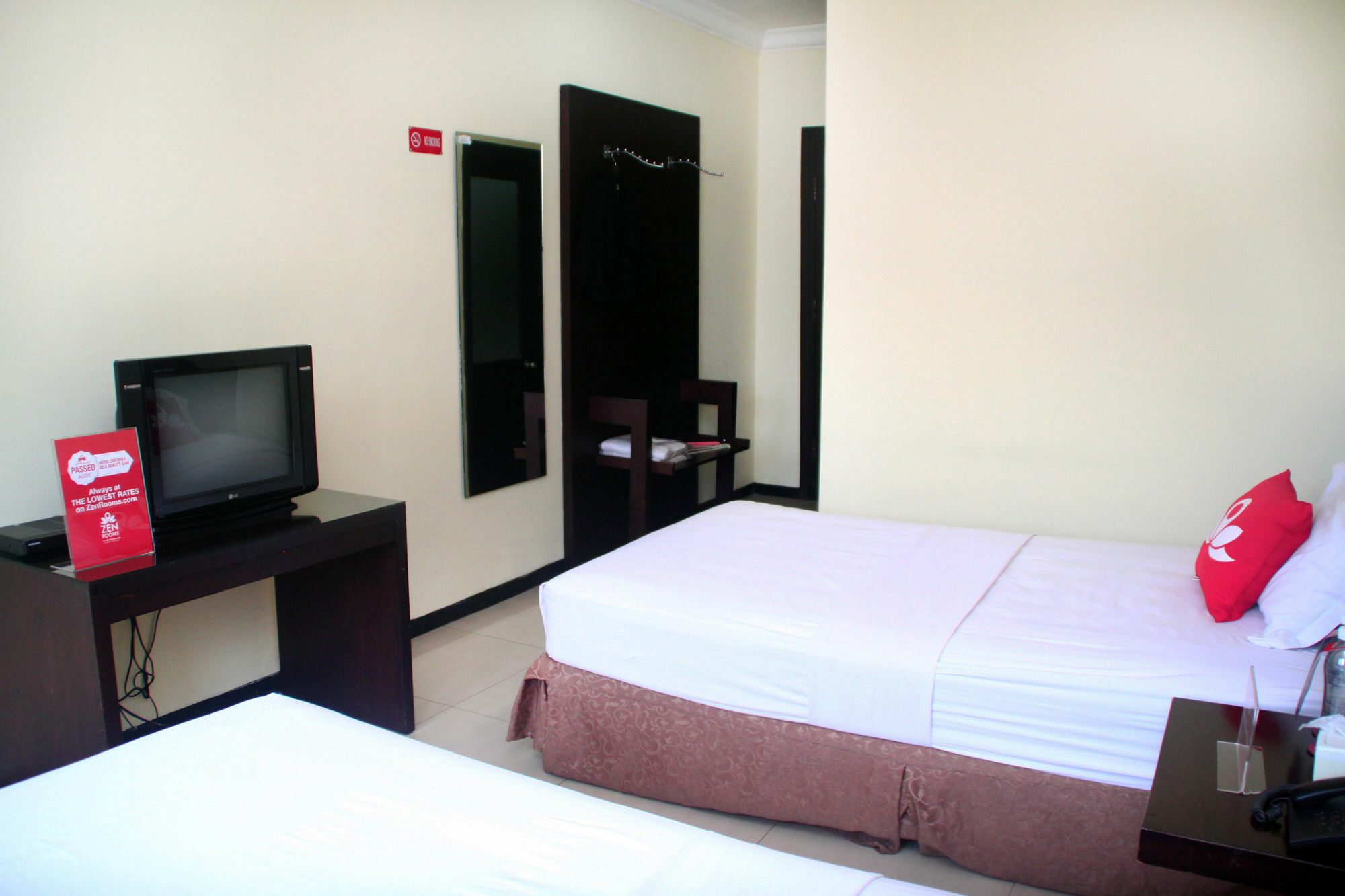 Zen Rooms Gubeng Kertajaya Surabaya Bagian luar foto