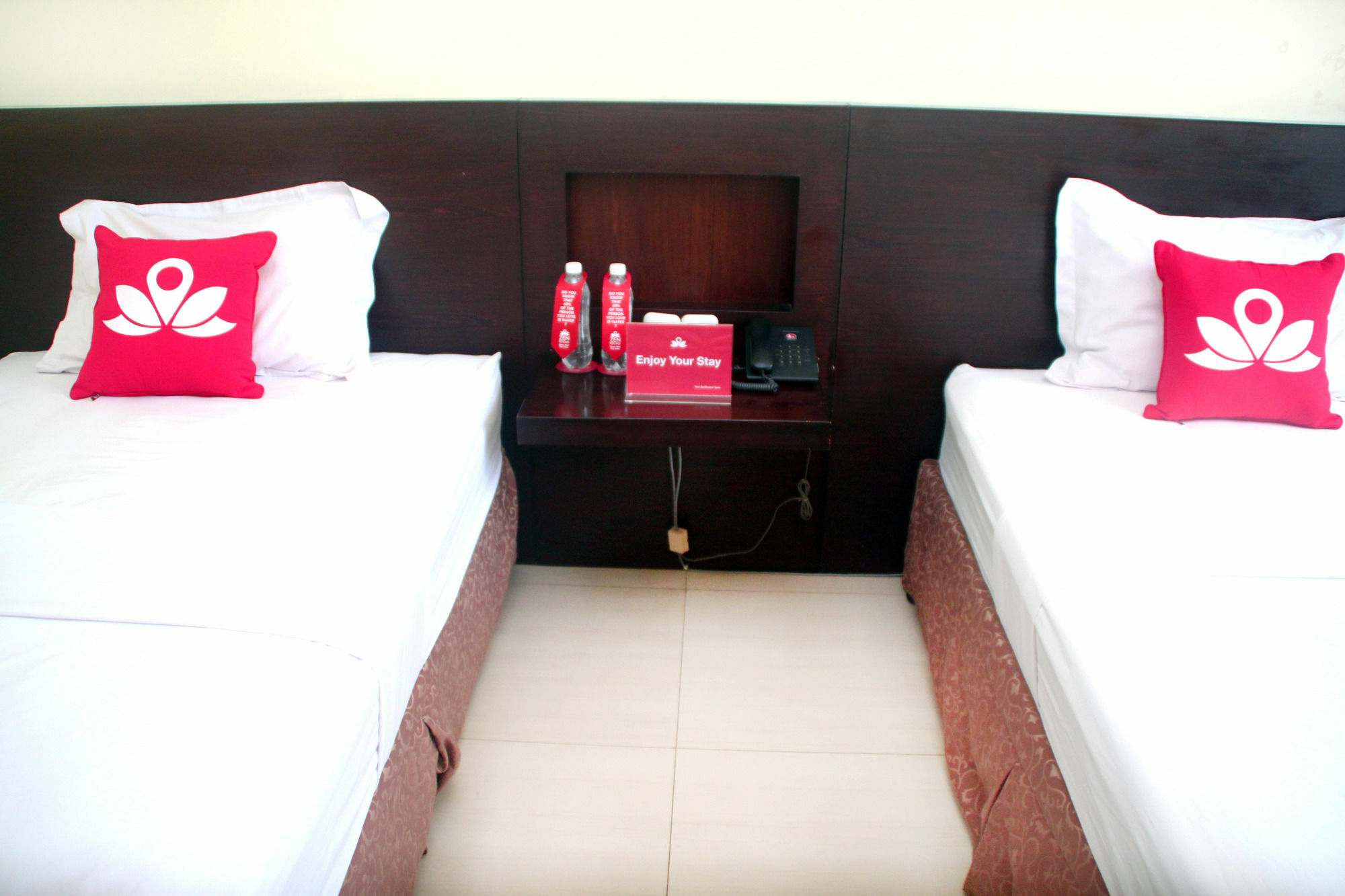 Zen Rooms Gubeng Kertajaya Surabaya Bagian luar foto