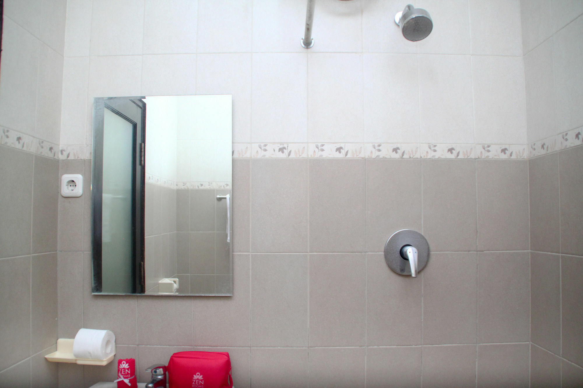 Zen Rooms Gubeng Kertajaya Surabaya Bagian luar foto